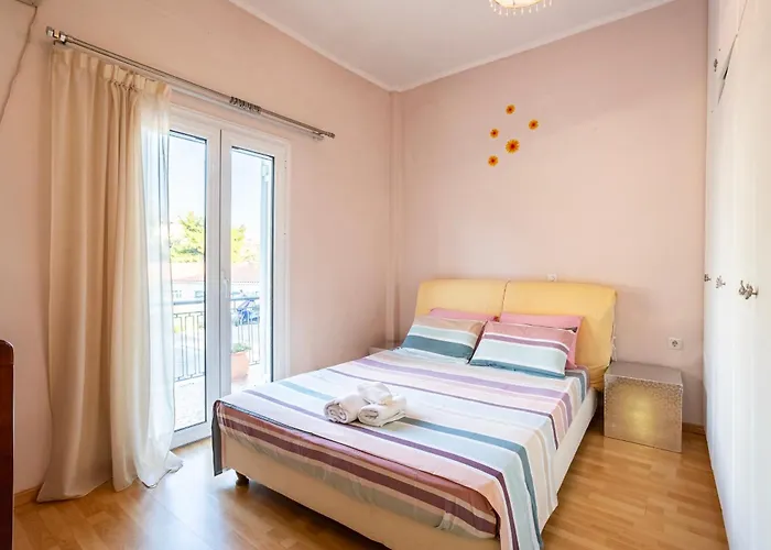 Kalamata\'S Sunny Retreat Near The Historic Center