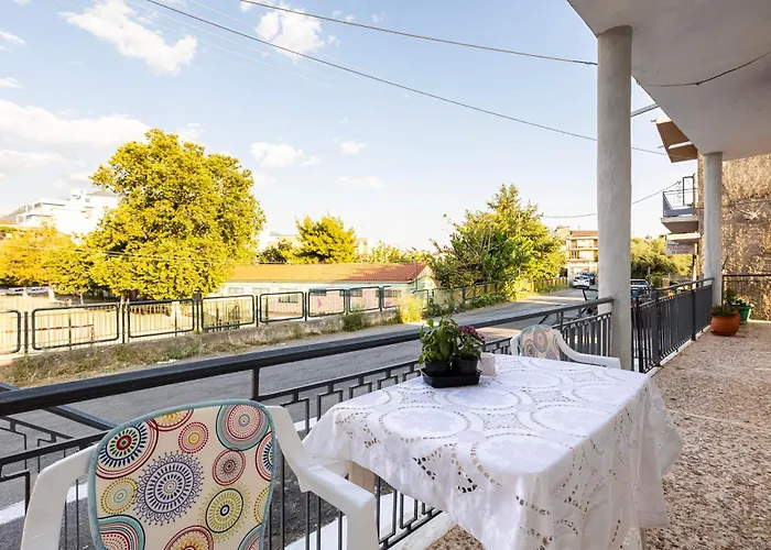 Kalamata\'S Sunny Retreat Near The Historic Center
