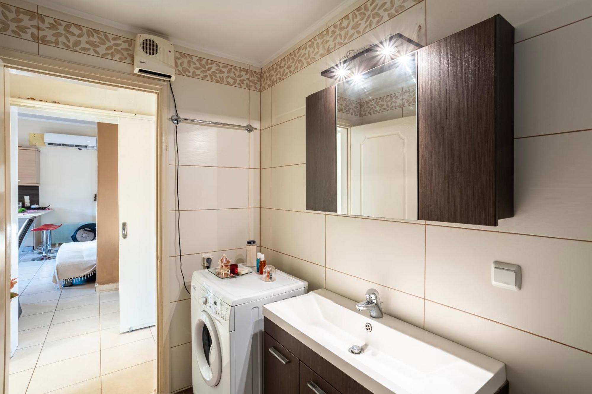 Kalamata's Sunny Retreat Near The Historic Center דירה *