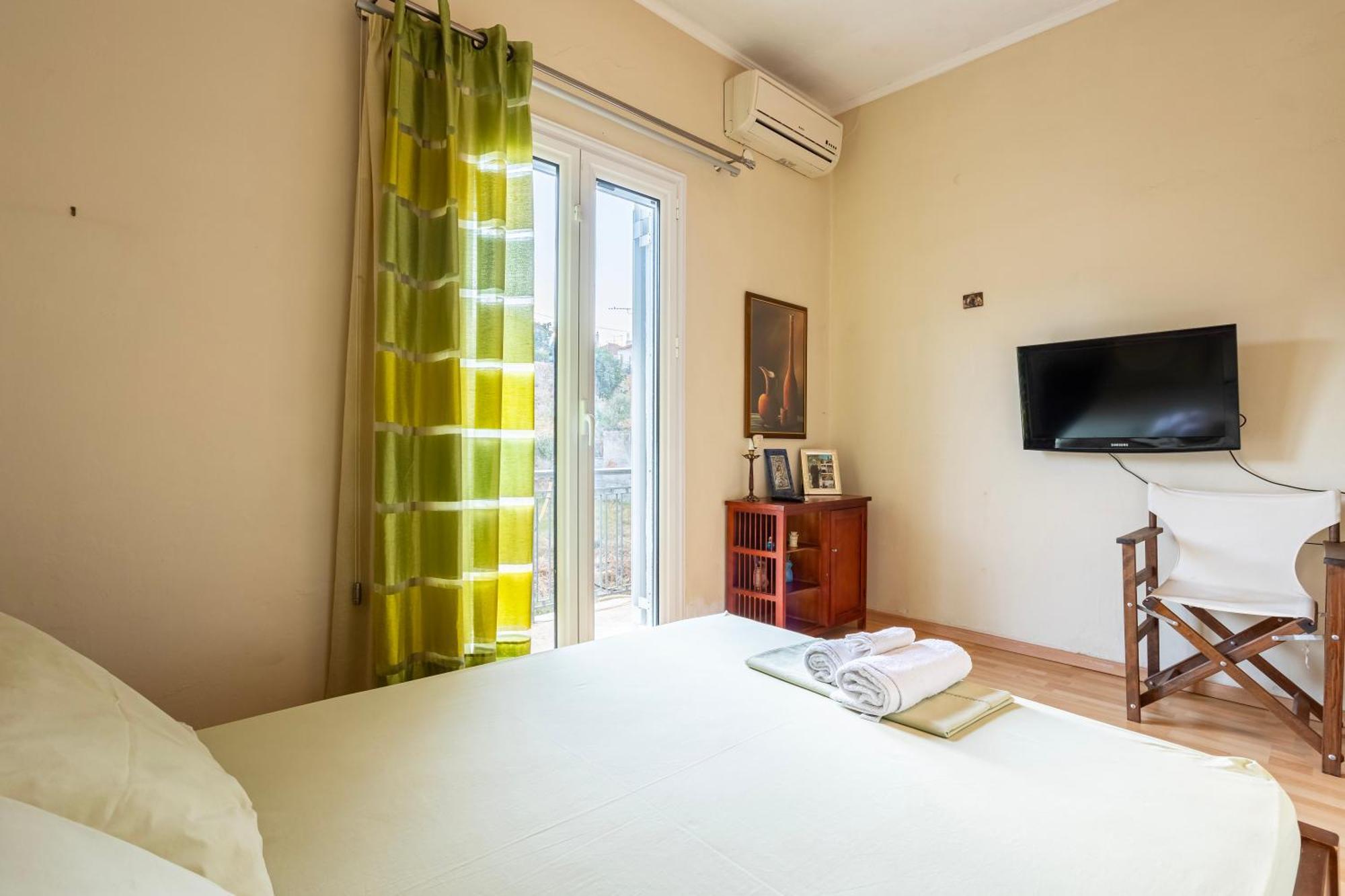 דירה Kalamata's Sunny Retreat Near The Historic Center *