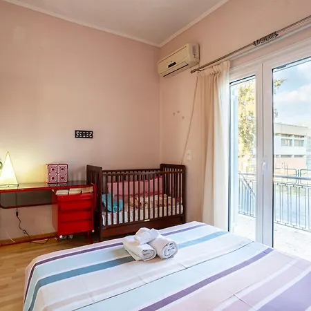 Kalamata'S Sunny Retreat Near The Historic Center מראה חיצוני תמונה