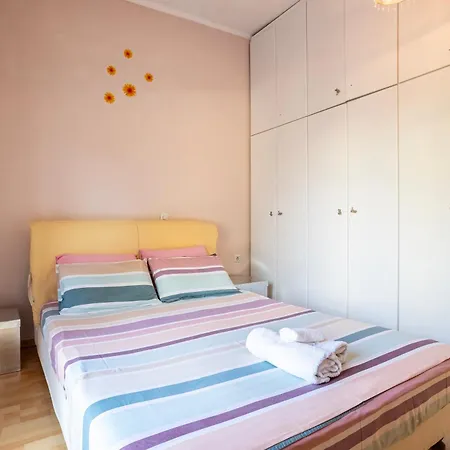 Kalamata'S Sunny Retreat Near The Historic Center מראה חיצוני תמונה