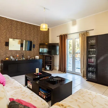 Kalamata'S Sunny Retreat Near The Historic Center מראה חיצוני תמונה