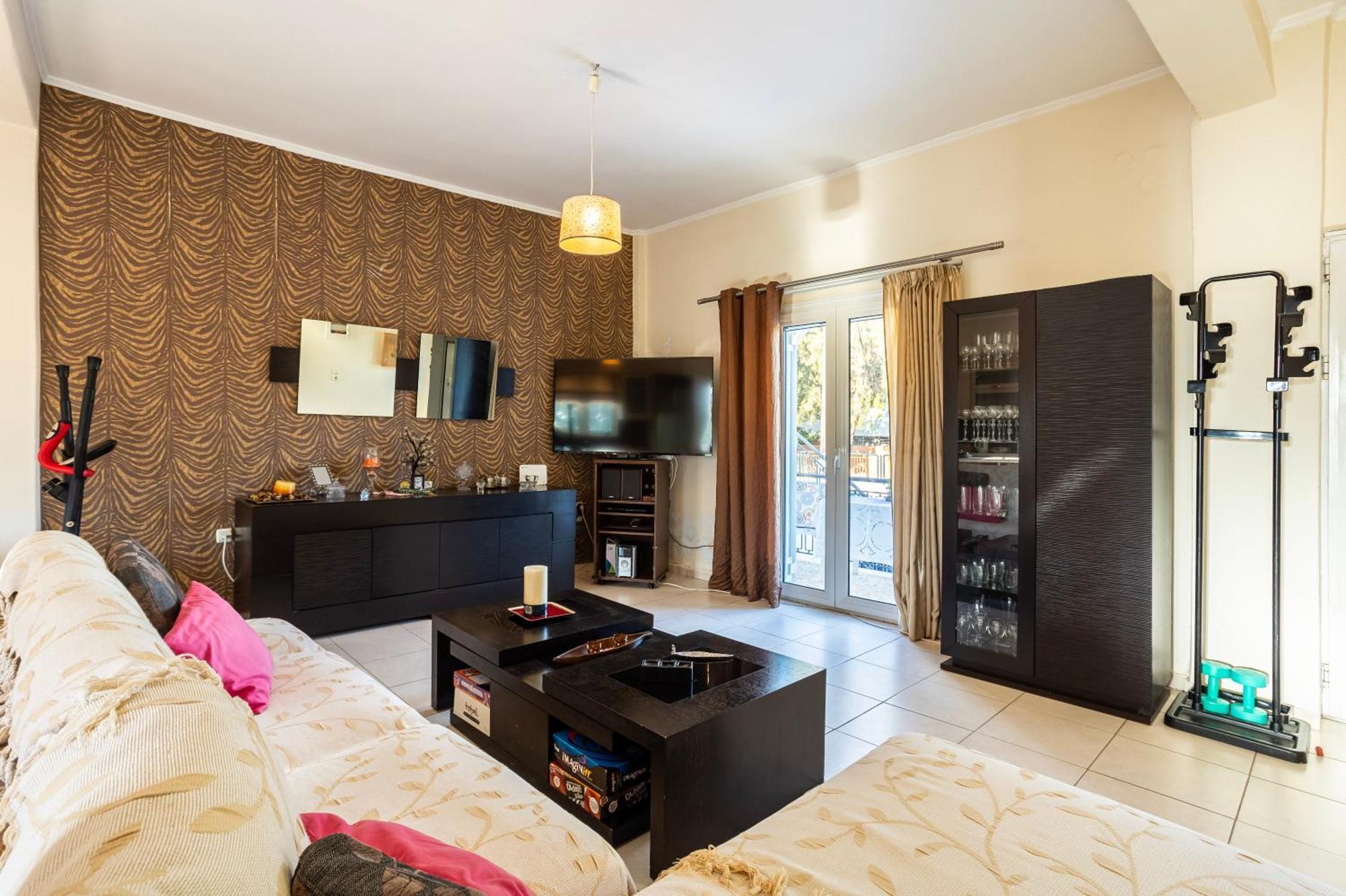 Kalamata's Sunny Retreat Near The Historic Center Kalamata