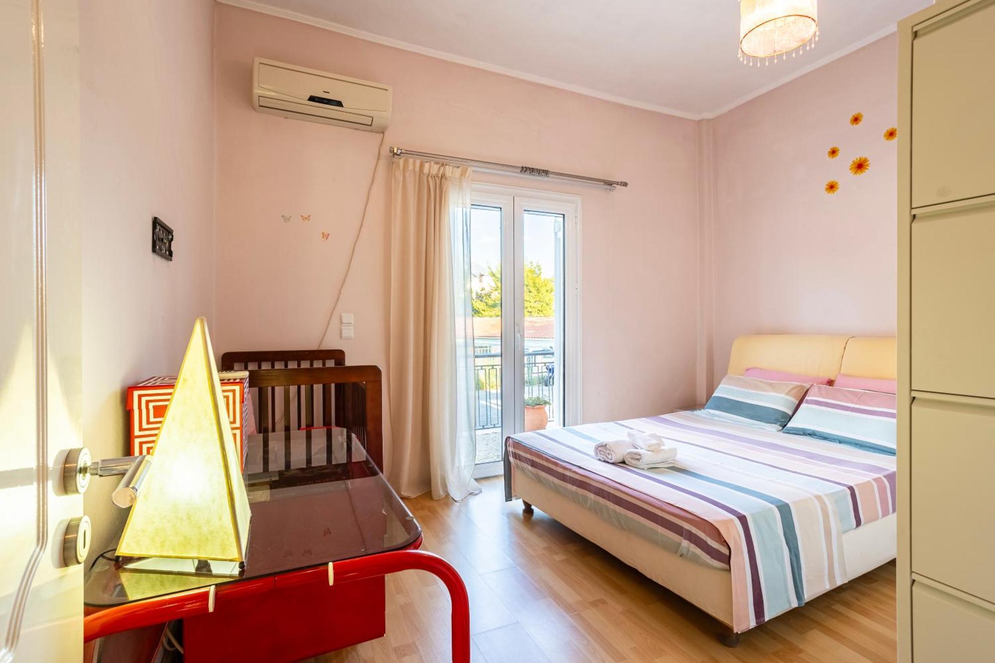 Kalamata's Sunny Retreat Near The Historic Center